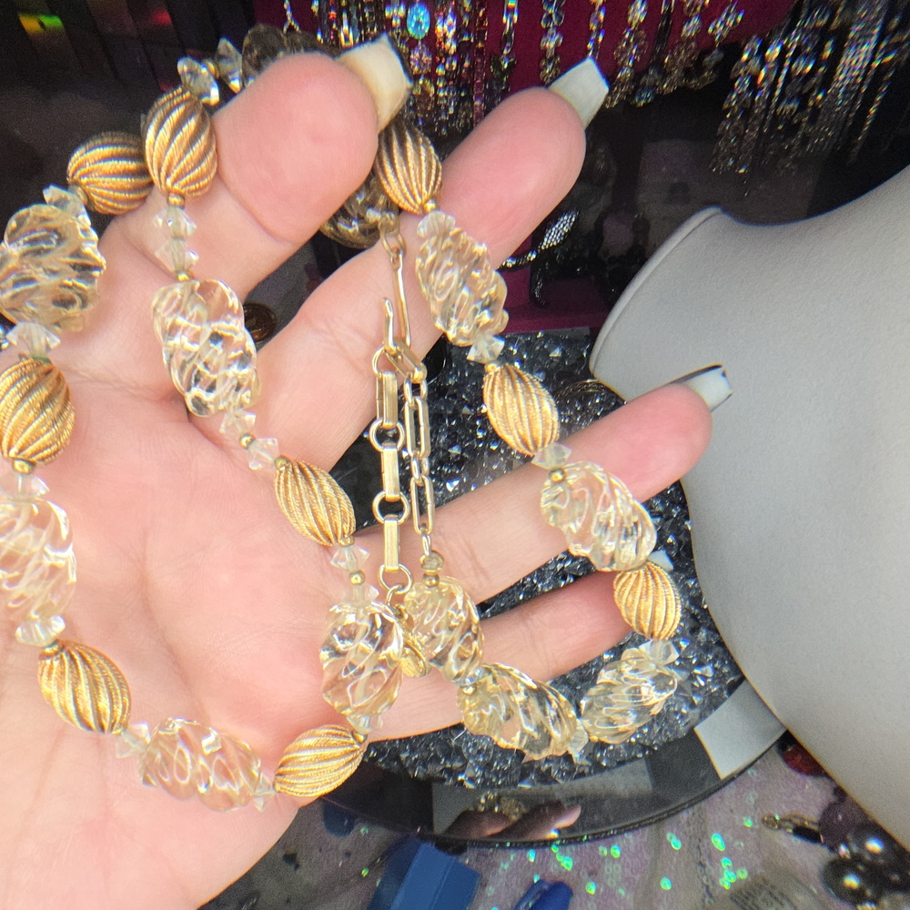 Elegant Vintage Lisner Gold Spiral and Genuine Carved Citrine Gemstone Necklace - Picture 5 of 11